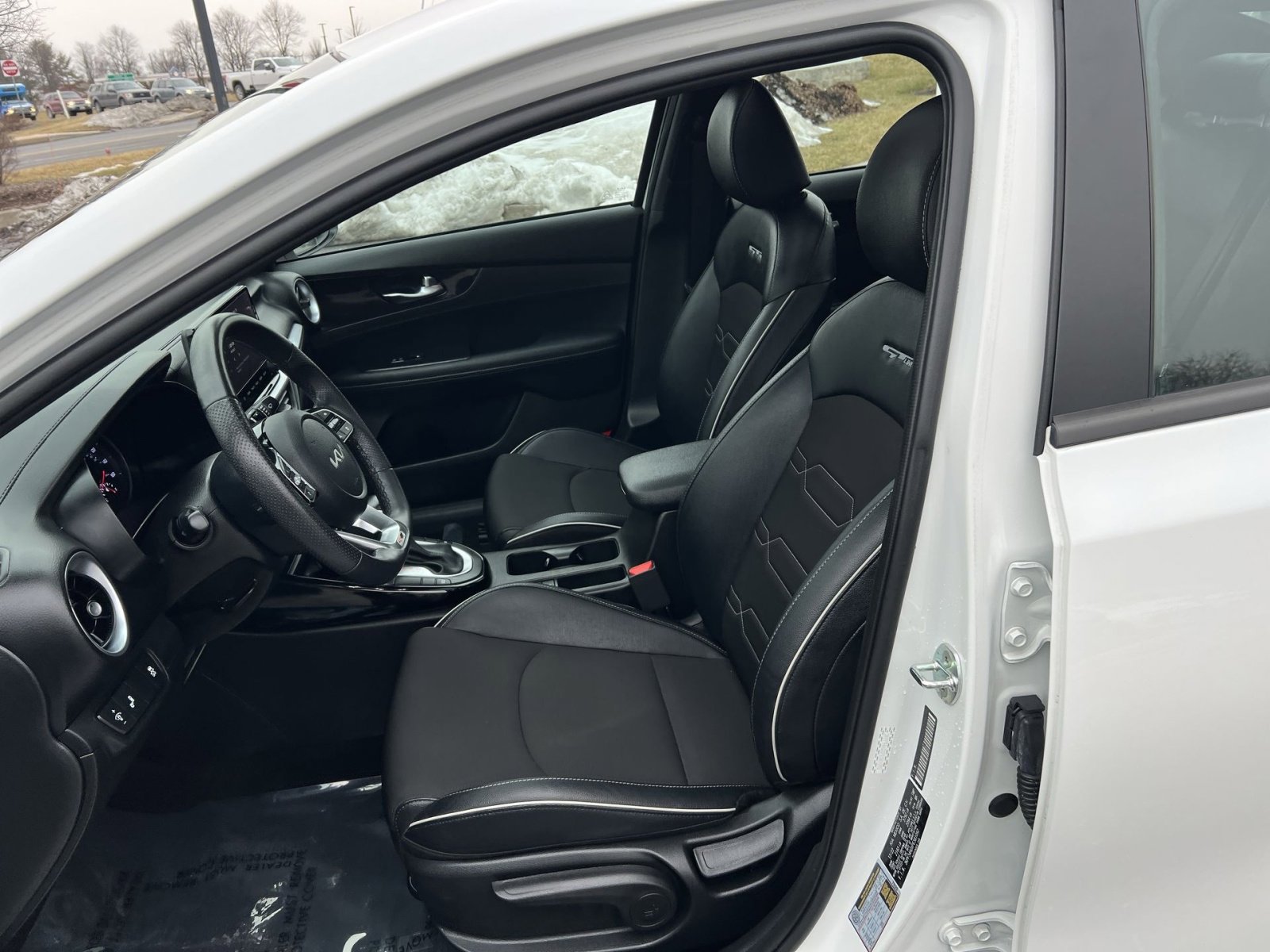 Used 2023 Kia Forte GT-Line w/ GT-Line Premium Package image 13