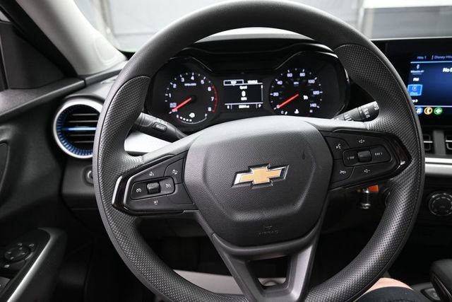 Used 2024 Chevrolet Trax LS w/ LS Convenience Package FWD image 8