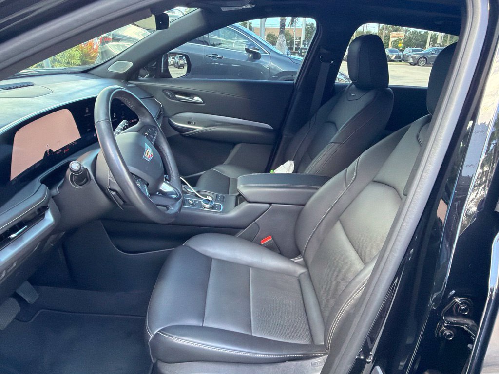 Used 2024 Cadillac XT4 Premium Luxury FWD image 4