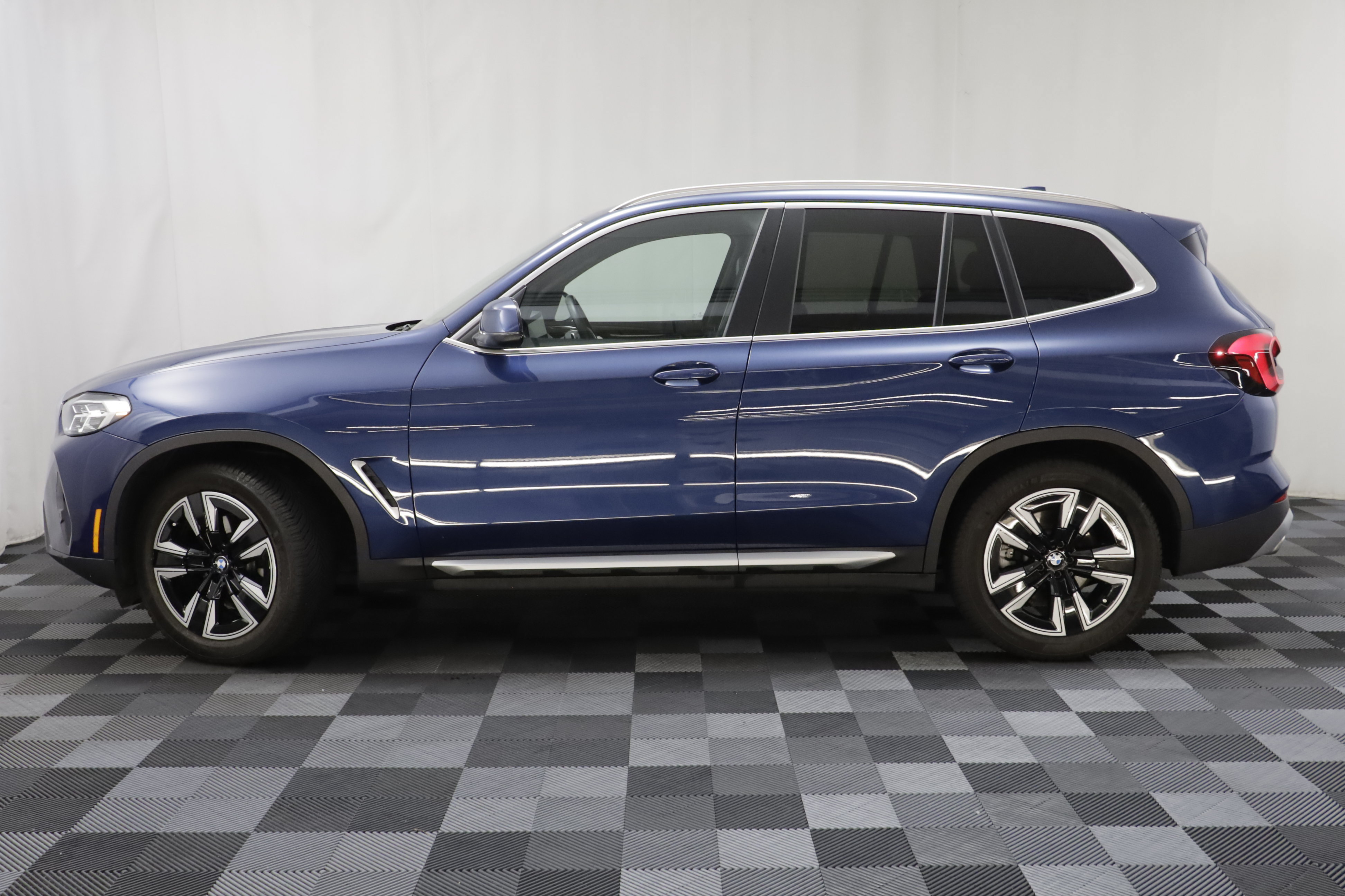 Used 2022 BMW X3 xDrive30i w/ Convenience Package AWD/4WD image 4