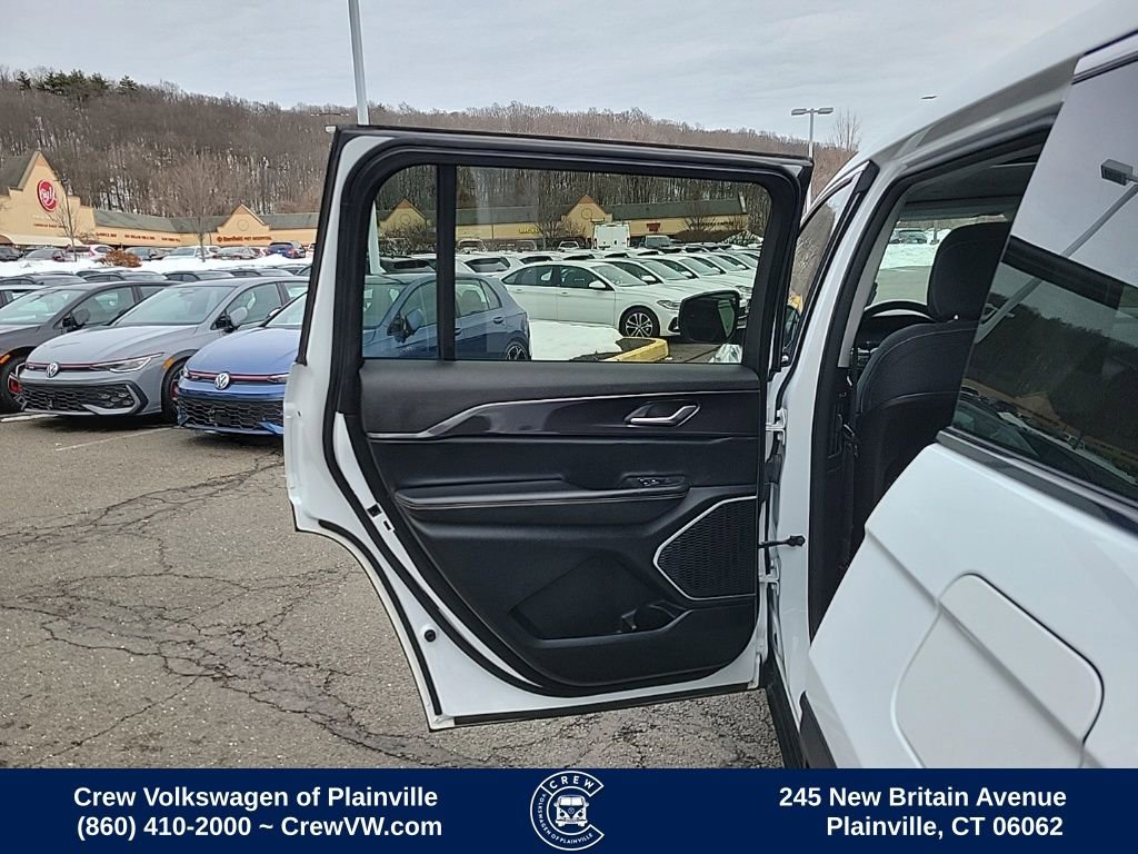 Used 2021 Jeep Grand Cherokee L Laredo w/ Luxury Tech Group I image 52