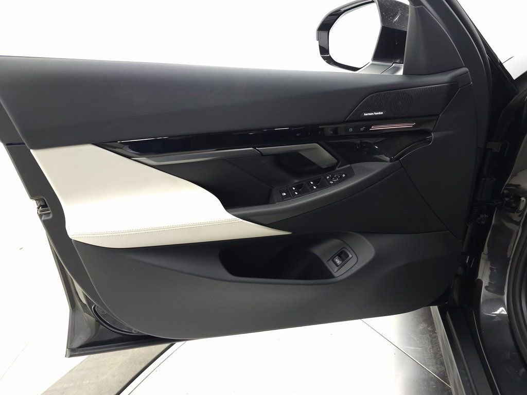Certified 2025 BMW 530i xDrive image 16