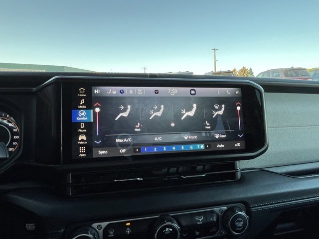 Used 2024 Jeep Wrangler Sahara image 36