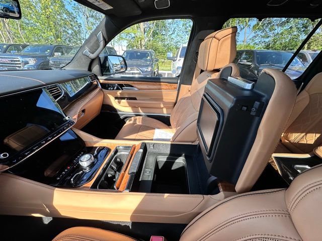Used 2024 Jeep Grand Wagoneer Series III AWD/4WD image 27
