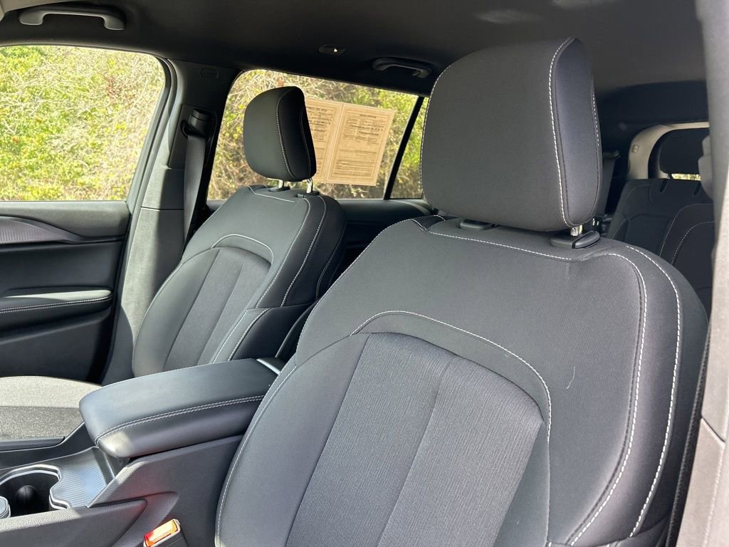 Used 2024 Jeep Grand Cherokee L Laredo w/ Luxury Tech Group I image 21