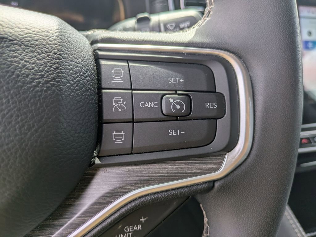 Used 2024 Jeep Wagoneer Series II w/ Flexible Seating Group image 18