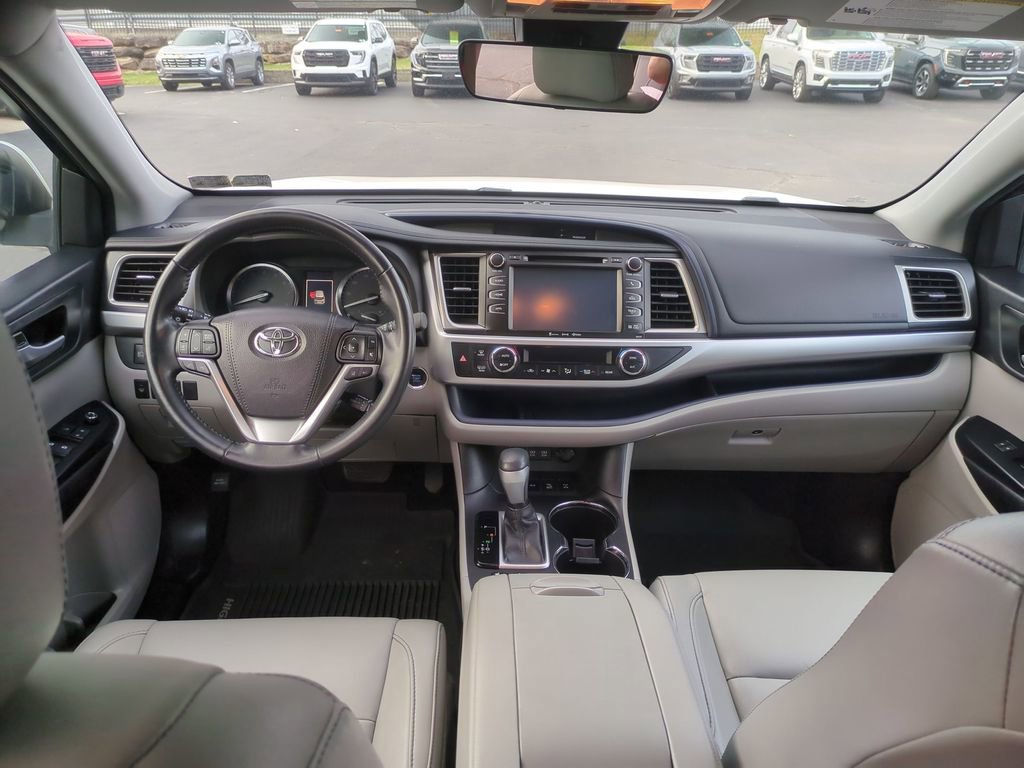 Used 2017 Toyota Highlander XLE image 9