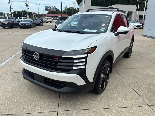 Used 2025 Nissan Kicks SR w/ Illumination Package FWD image 3