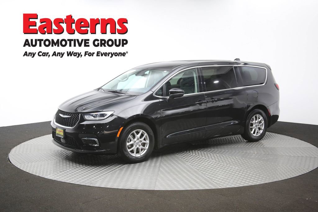 Used 2023 Chrysler Pacifica Touring-L FWD image 57