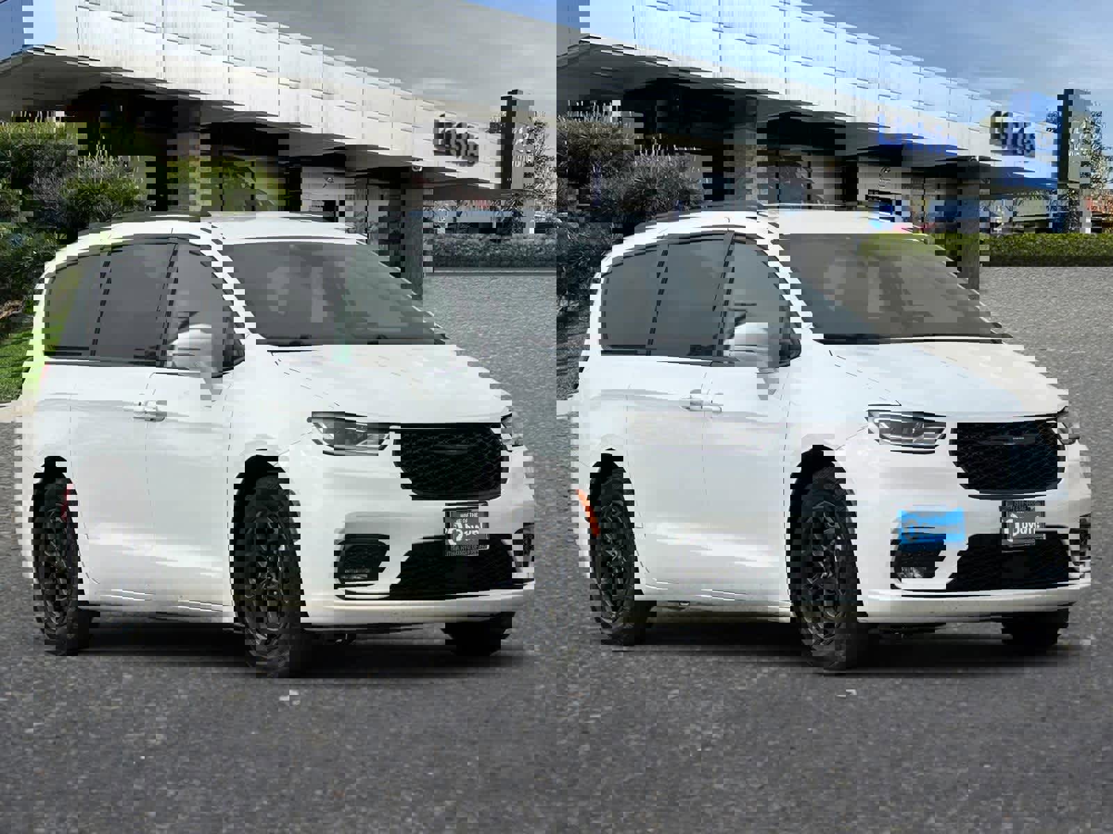 Used 2021 Chrysler Pacifica Touring w/ S Appearance Package image 10