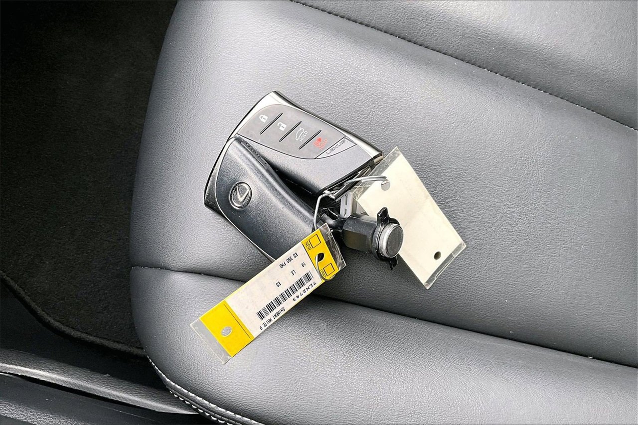 Used 2019 Lexus ES 350 w/ Premium Package image 33