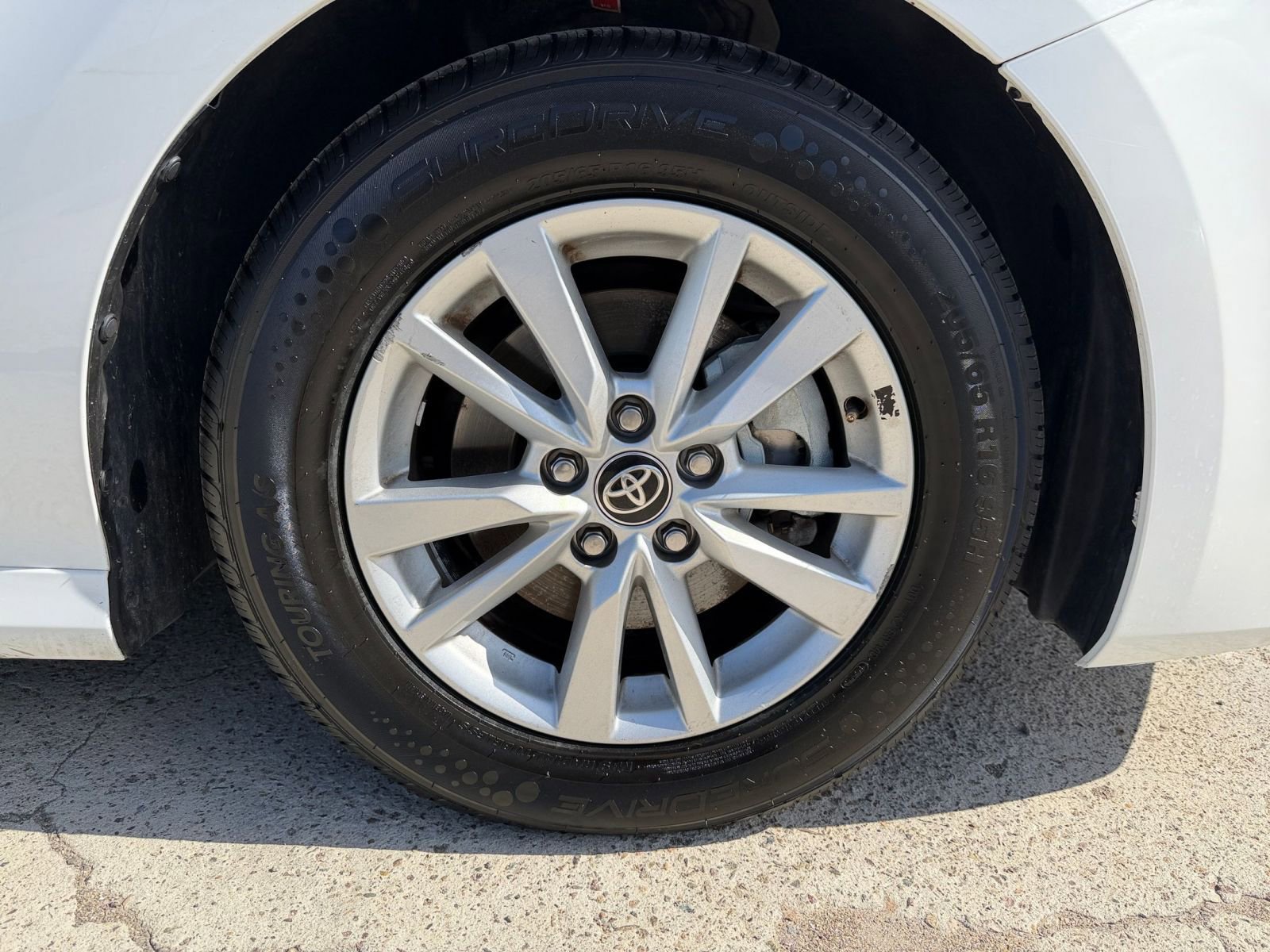 Used 2025 Toyota Camry LE image 29