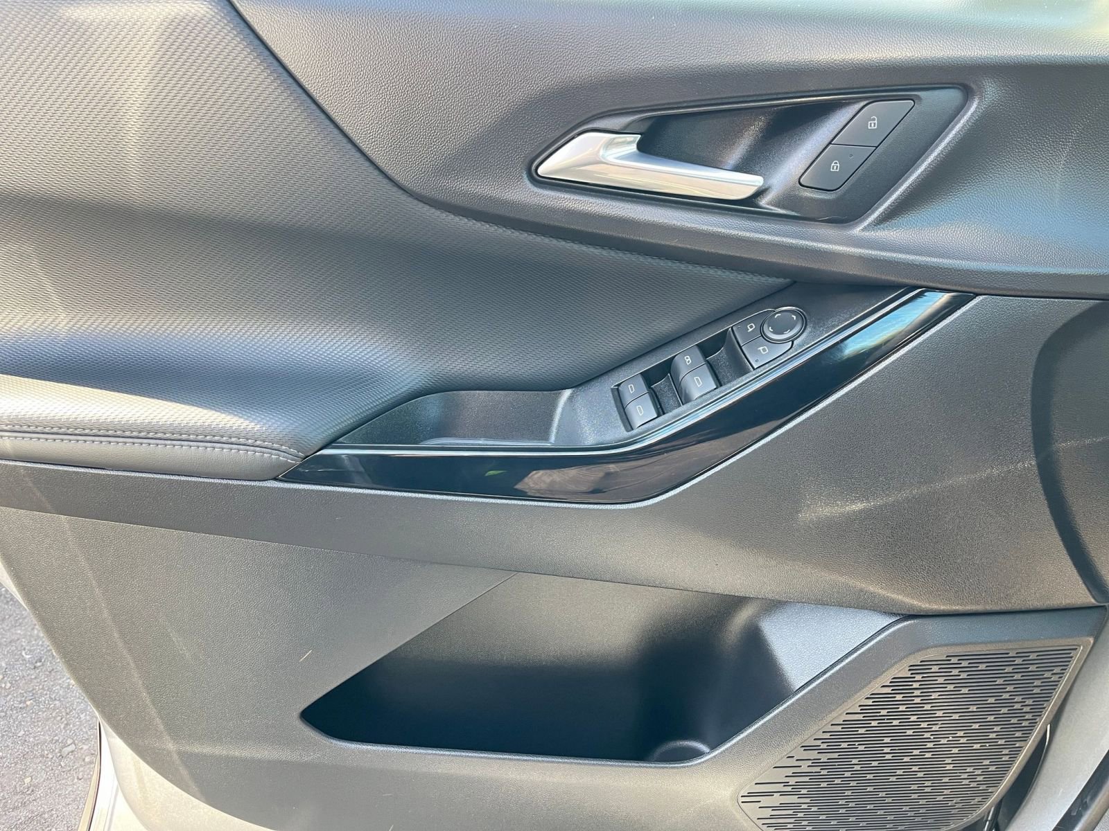 Used 2025 Chevrolet Equinox LT image 25