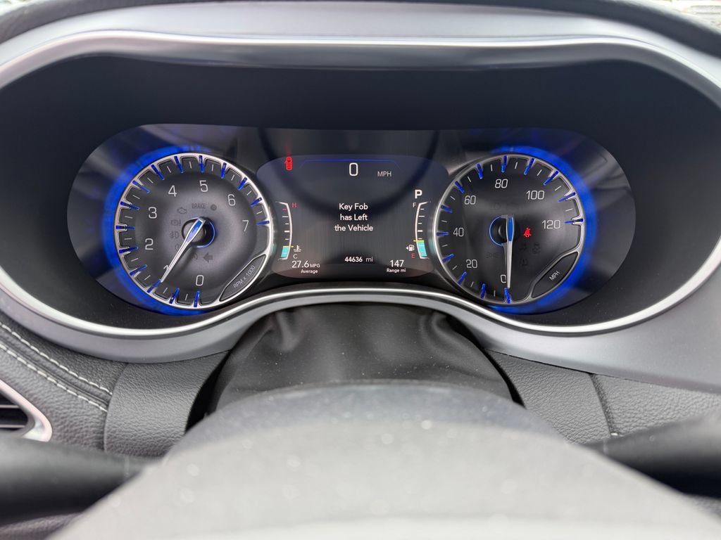 Used 2025 Chrysler Pacifica Limited FWD image 27