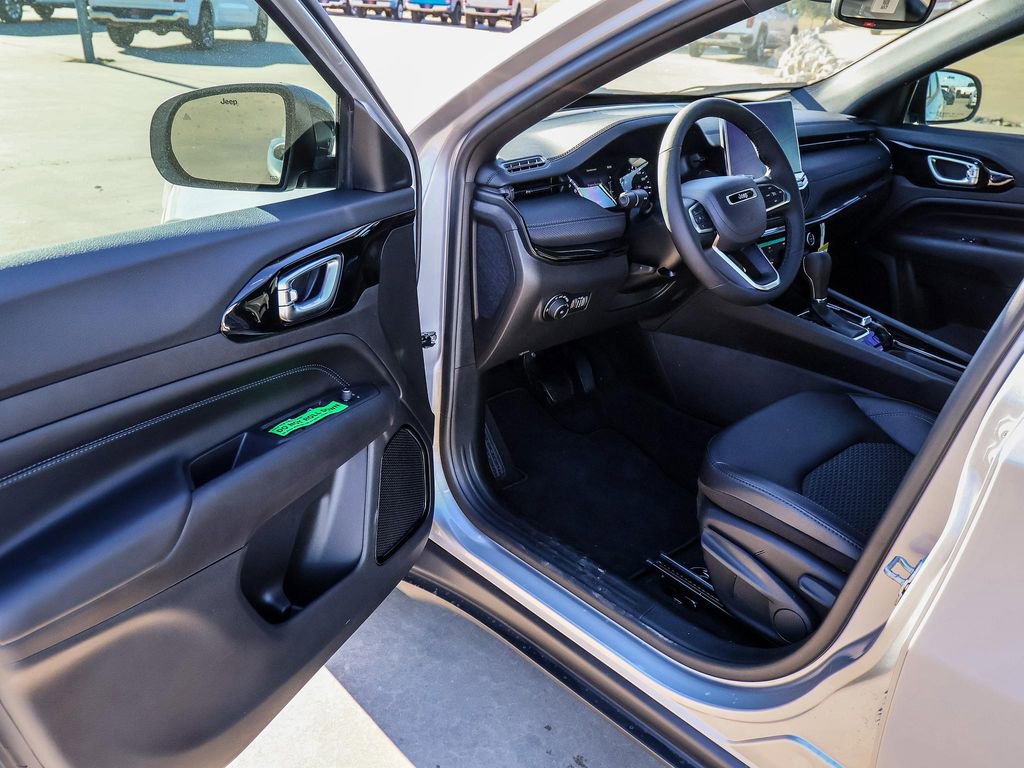 New 2026 Jeep Compass Latitude AWD/4WD image 22