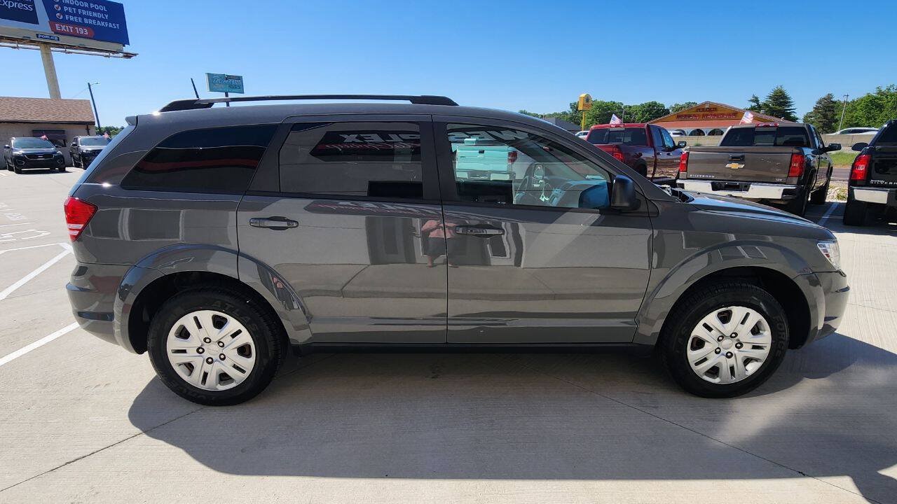 Used 2019 Dodge Journey SE FWD image 7