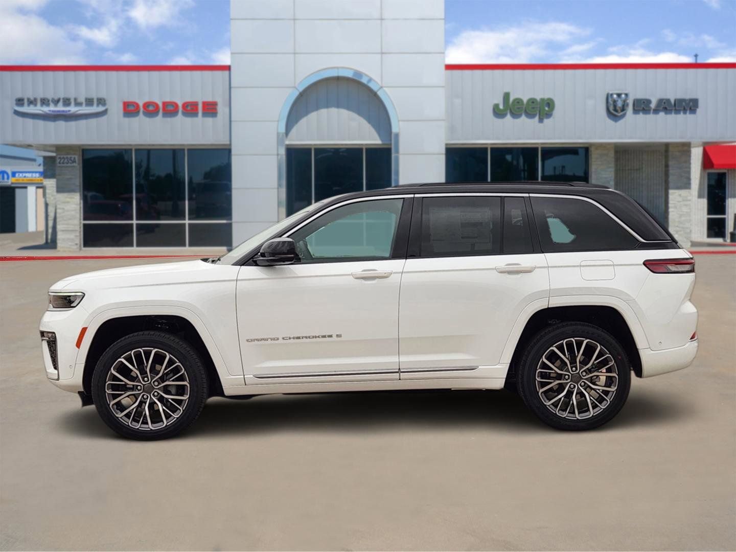 New 2026 Jeep Grand Cherokee Summit AWD/4WD image 3