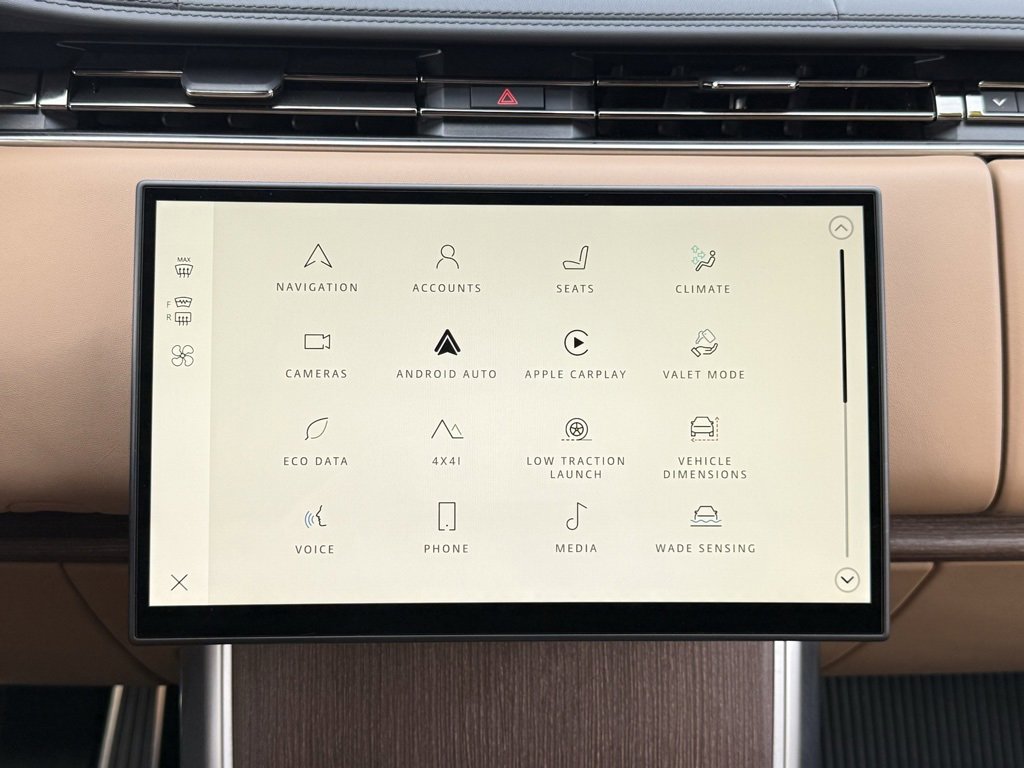 Certified 2024 Land Rover Range Rover SE image 24