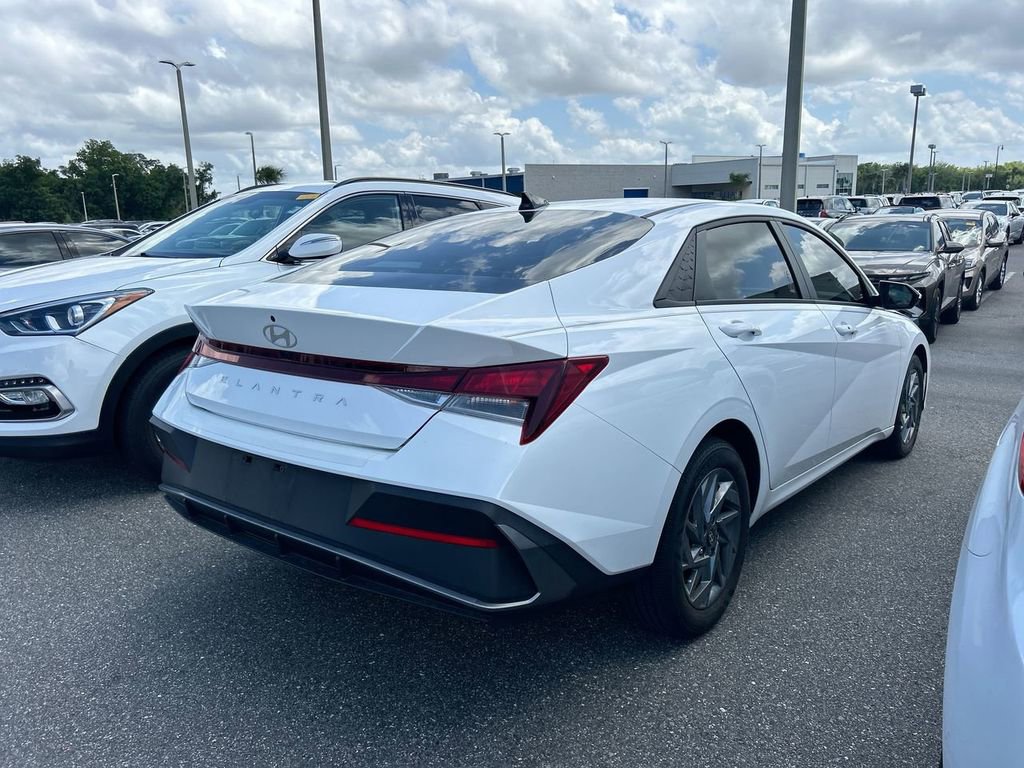 Certified 2024 Hyundai Elantra SEL FWD image 7