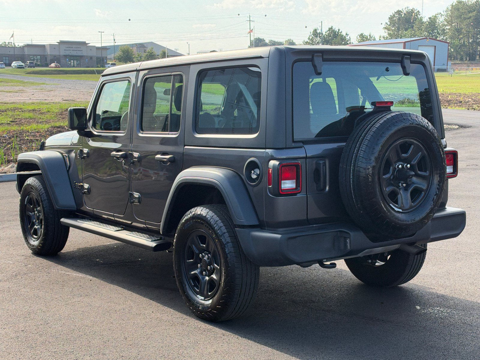 Used 2025 Jeep Wrangler Unlimited Sport AWD/4WD image 7