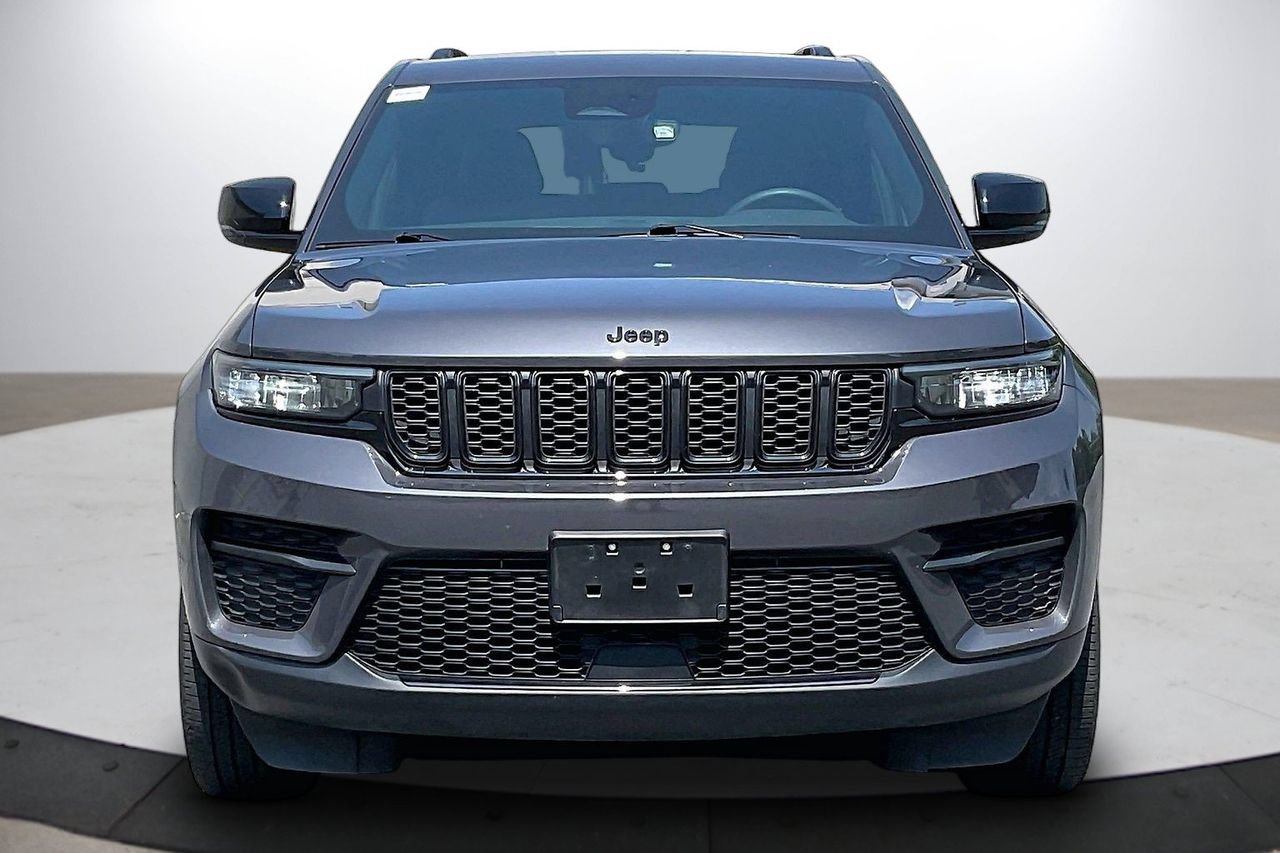 Certified 2023 Jeep Grand Cherokee Altitude AWD/4WD image 3