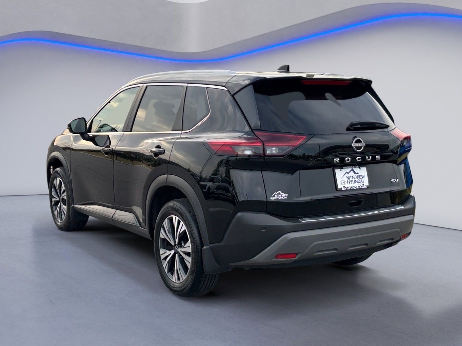Used 2022 Nissan Rogue SV w/ SV Premium Package image 3