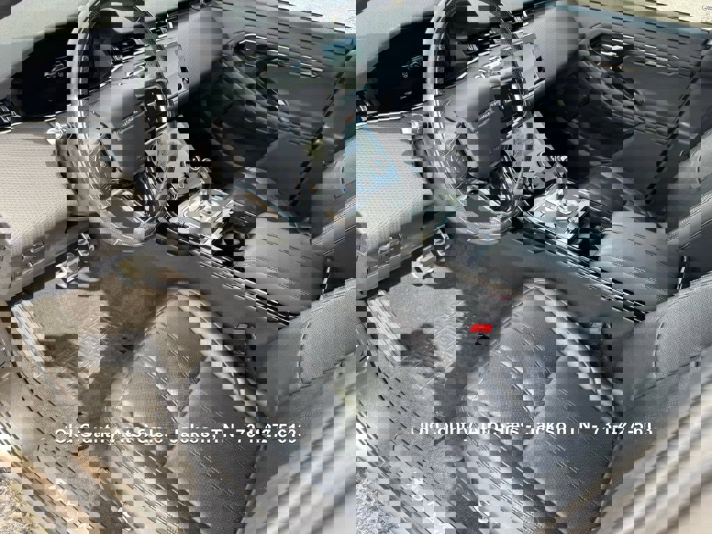 Used 2021 Land Rover Range Rover Evoque R-Dynamic S AWD/4WD image 23