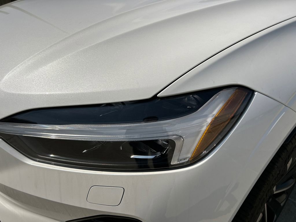 New 2026 Volvo XC60 T8 Ultra w/ Protection Package Premier image 7