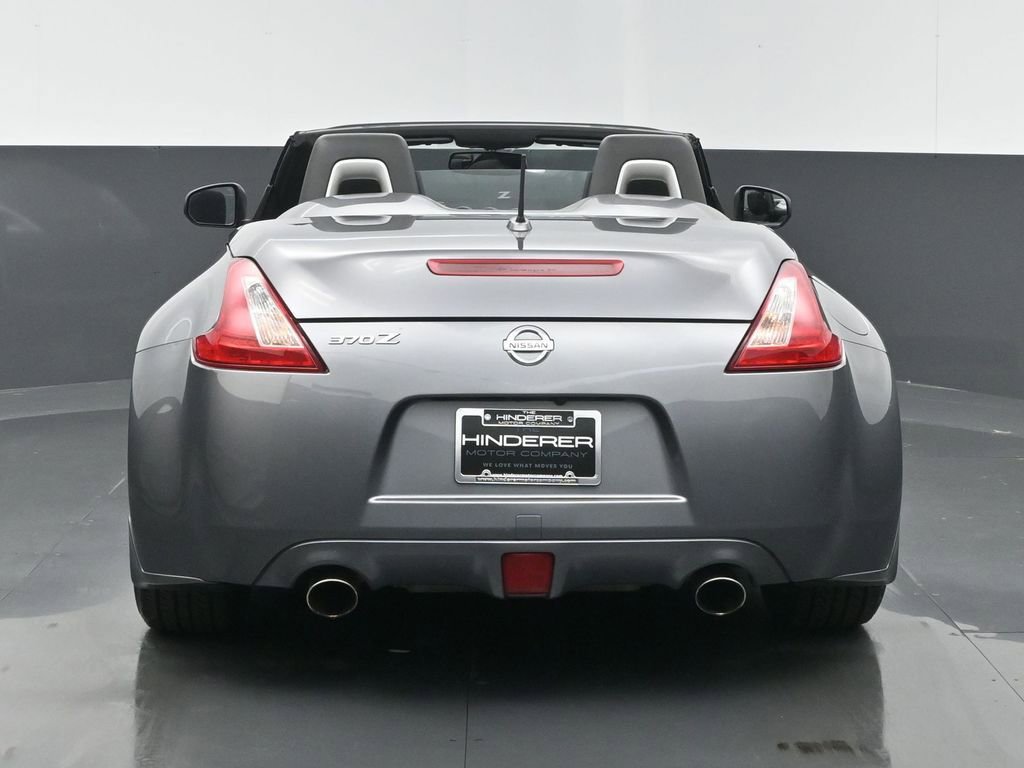 Used 2016 Nissan 370Z Roadster image 19