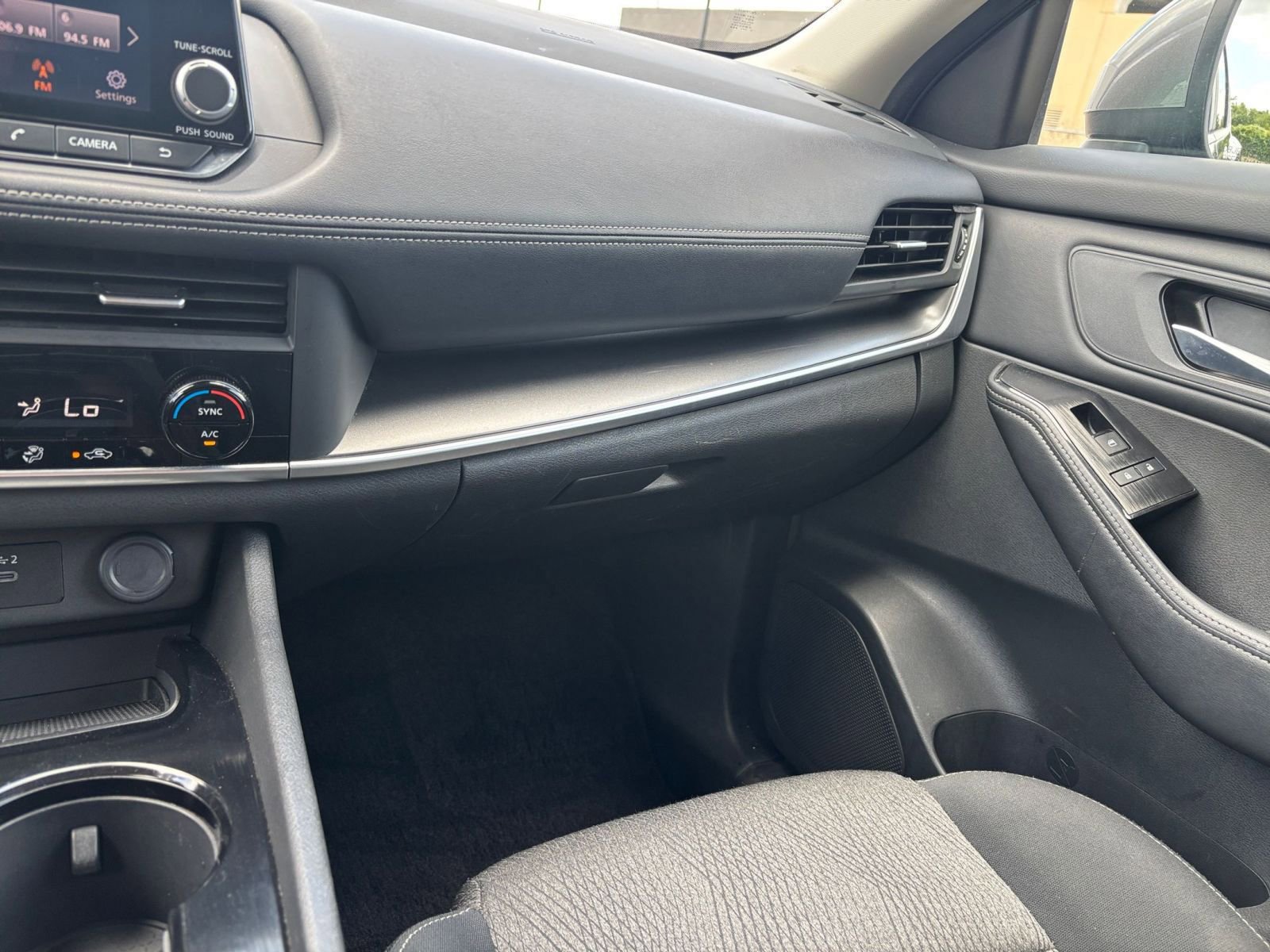 Used 2025 Nissan Rogue SV FWD image 37