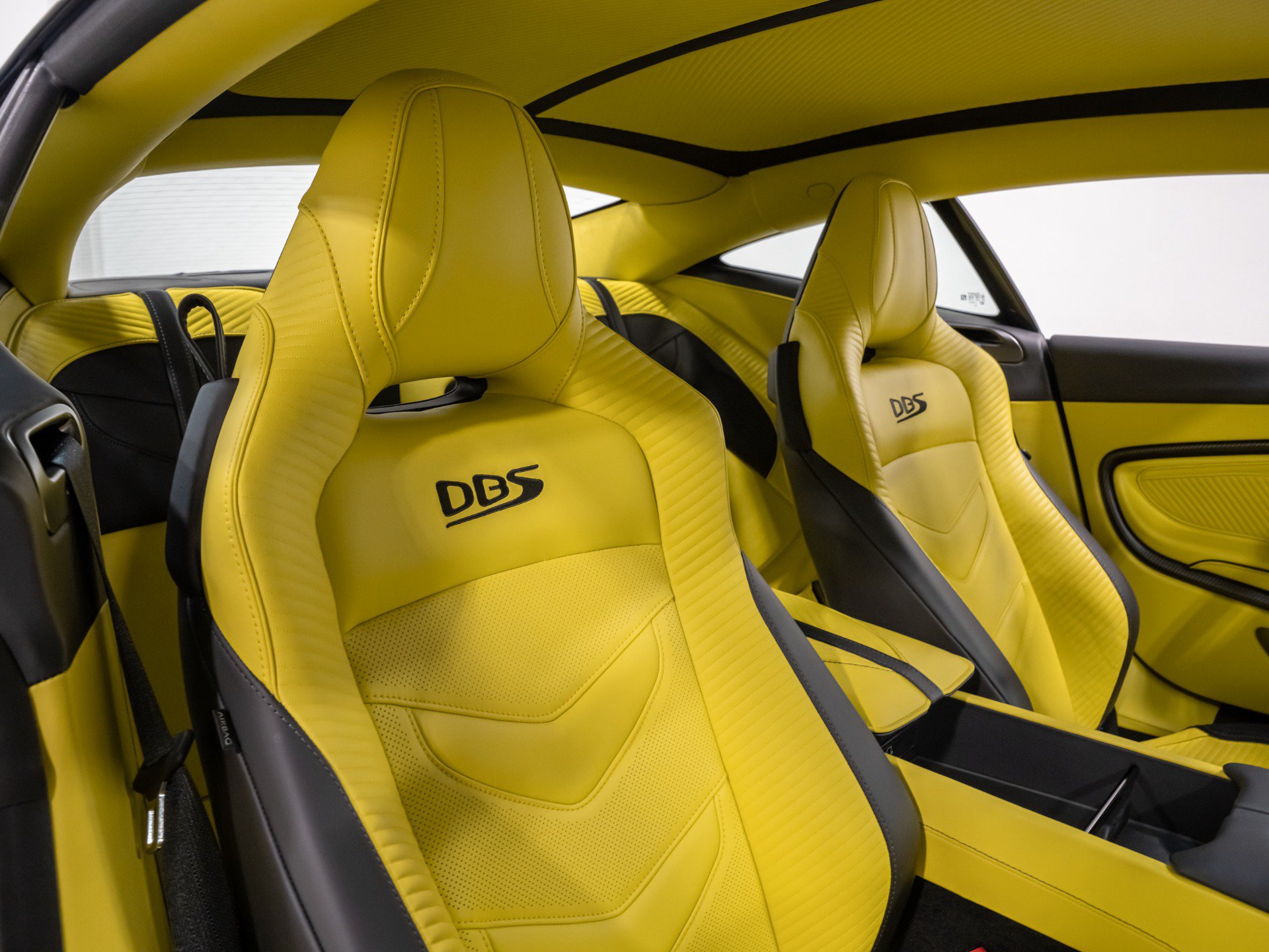 Used 2023 Aston Martin DBS Coupe RWD image 79