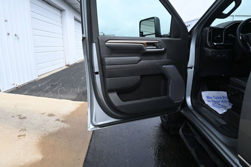 Used 2024 Chevrolet Silverado 2500 High Country w/ Technology Package AWD/4WD image 24