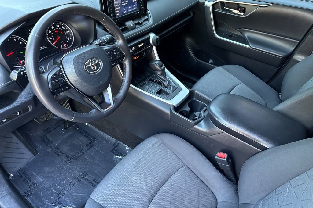 Used 2020 Toyota RAV4 XLE w/ XLE Grade Weather Package AWD/4WD image 3