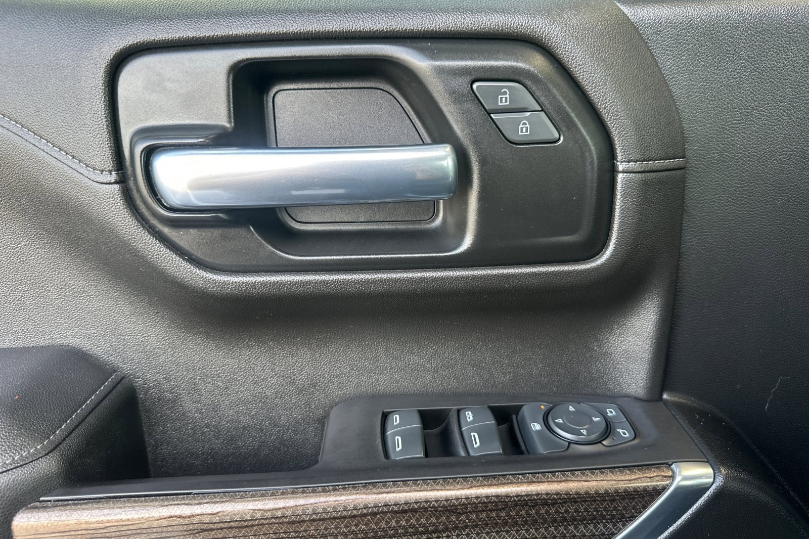 Used 2020 Chevrolet Silverado 1500 LT Trail Boss AWD/4WD image 10