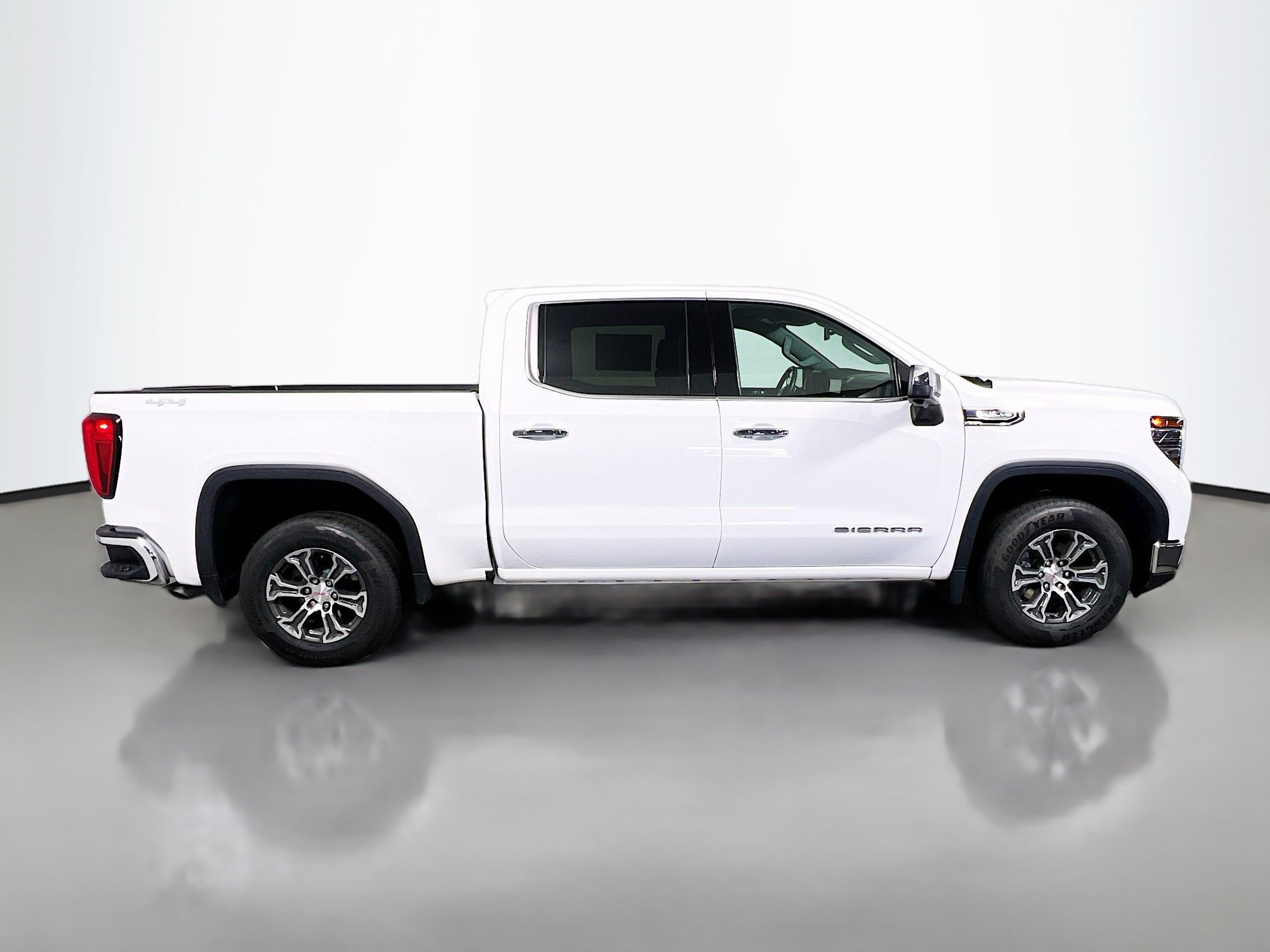 Used 2025 GMC Sierra 1500 SLT AWD/4WD image 3