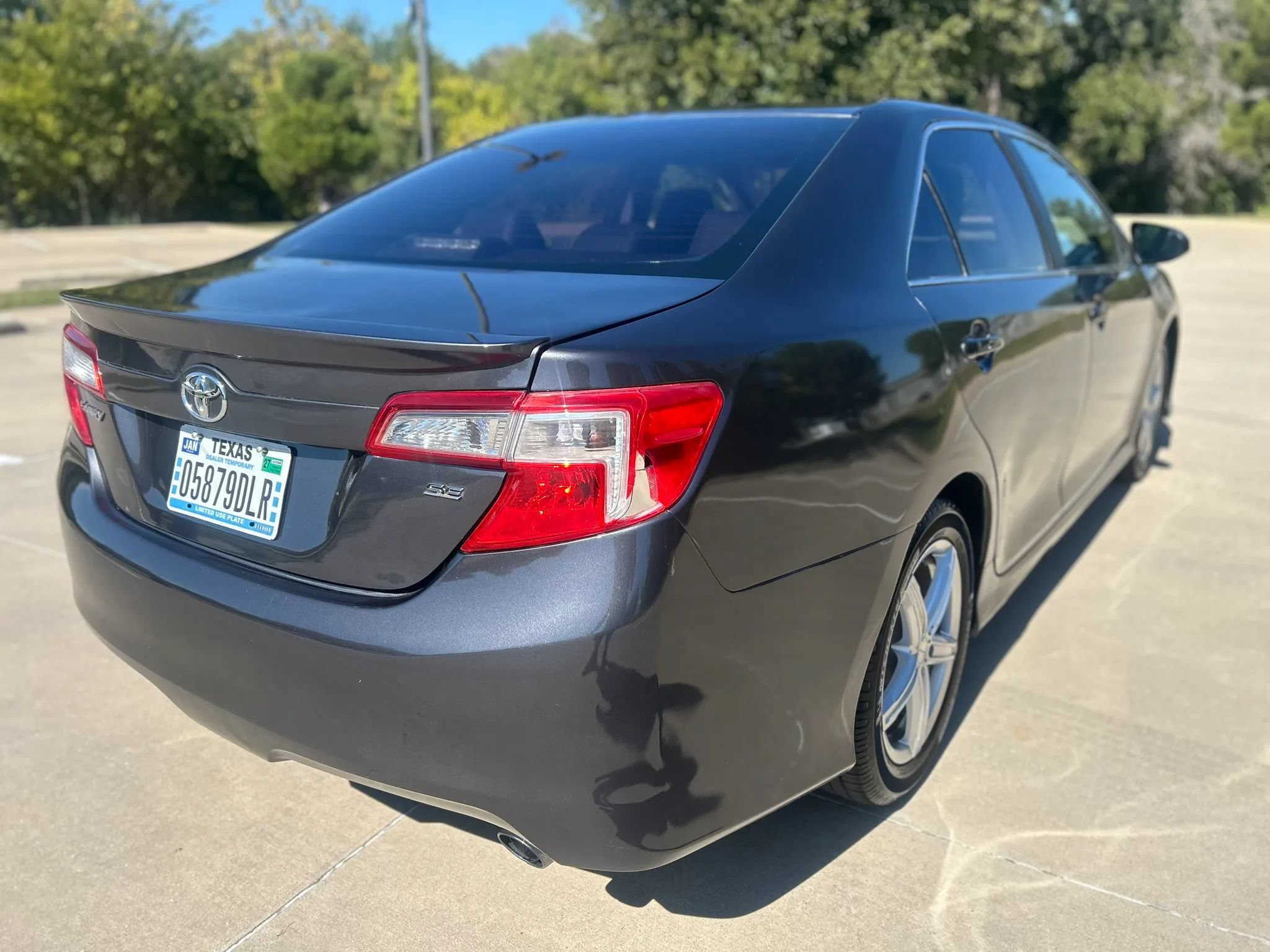 Used 2014 Toyota Camry SE FWD image 6