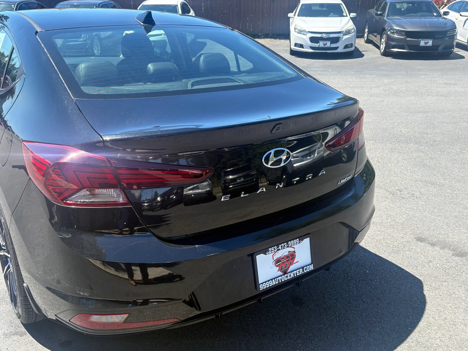 Used 2020 Hyundai Elantra Limited w/ Cargo Package (C1) FWD image 4