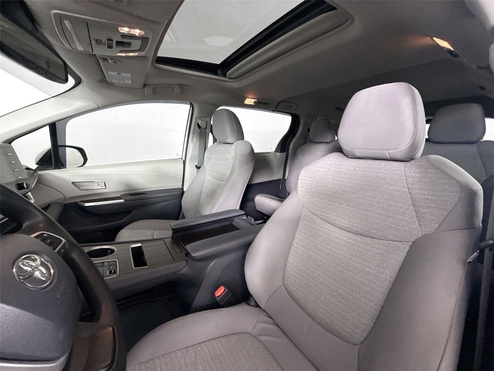 Used 2021 Toyota Sienna LE w/ LE Plus Package image 15