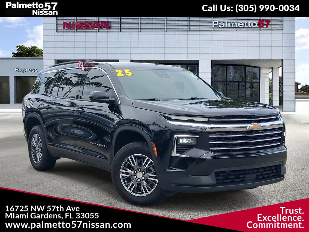Used 2025 Chevrolet Traverse LT