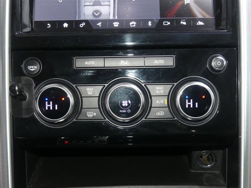 Used 2017 Land Rover Discovery HSE image 38