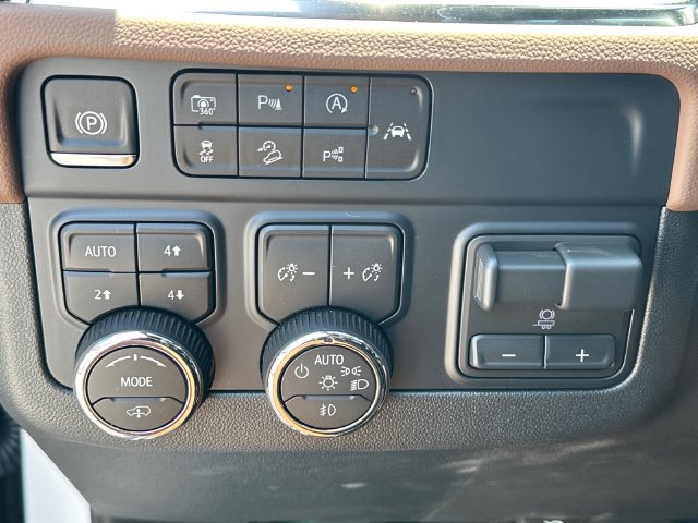 Used 2025 Chevrolet Tahoe High Country AWD/4WD image 26