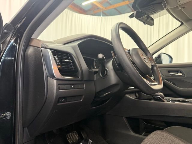 Used 2023 Nissan Rogue SV image 16