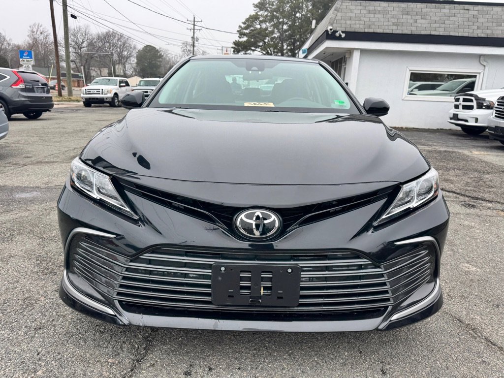 Used 2024 Toyota Camry LE image 3