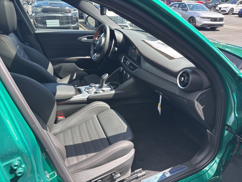 New 2025 Alfa Romeo Giulia AWD w/ Driving Assist Package image 20