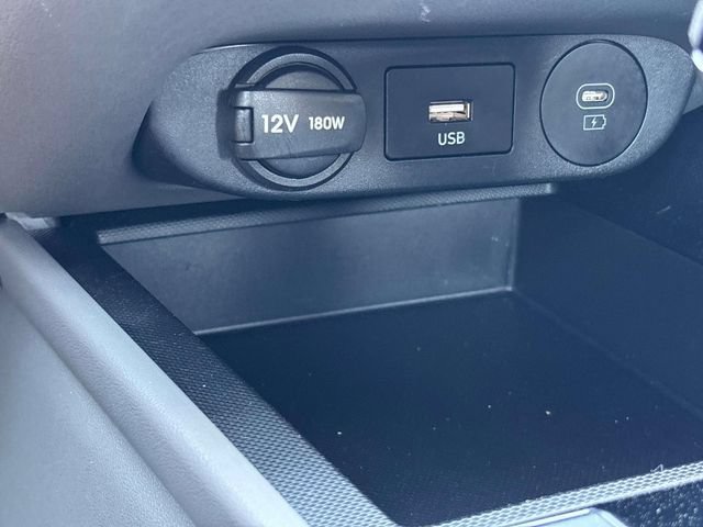 Certified 2025 Hyundai Elantra SE FWD image 24