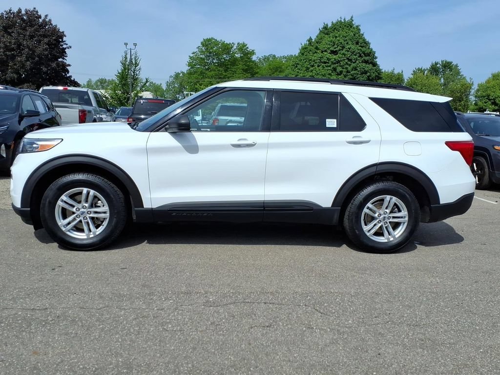 Used 2023 Ford Explorer XLT w/ Equipment Group 202A AWD/4WD image 2