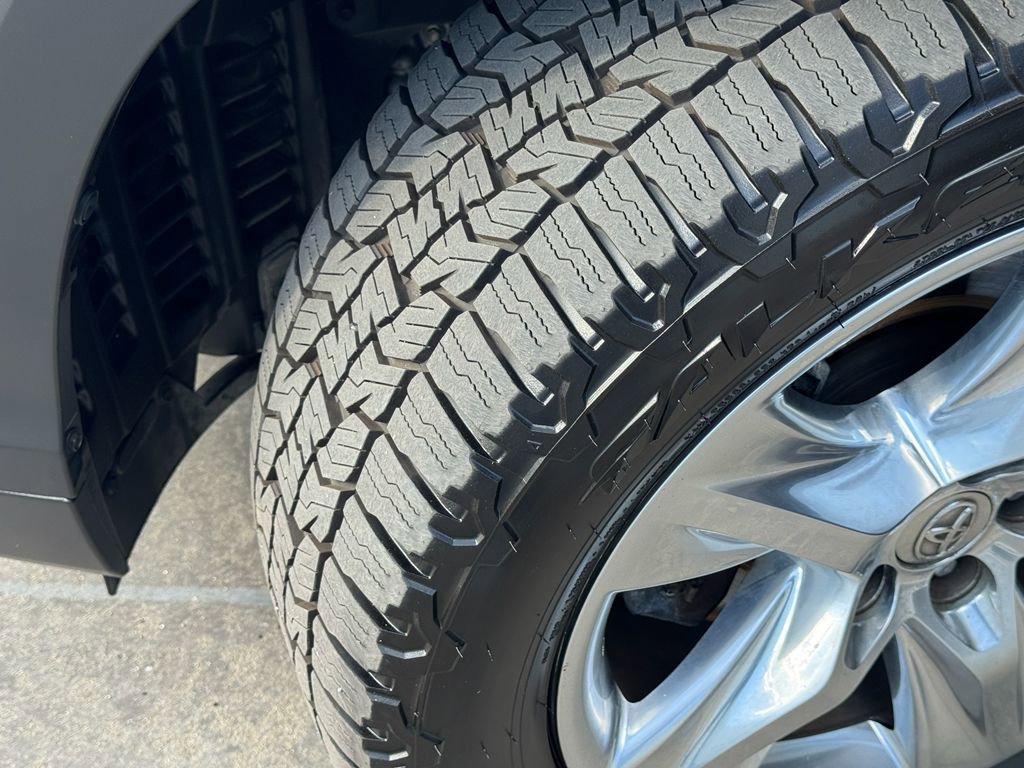 Used 2015 Toyota Highlander Limited Platinum image 16