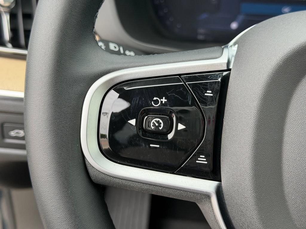 New 2026 Volvo XC60 T8 Plus w/ Protection Package Premier AWD/4WD image 18