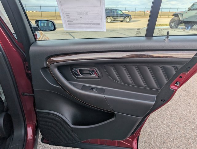 Used 2018 Ford Taurus Limited image 8