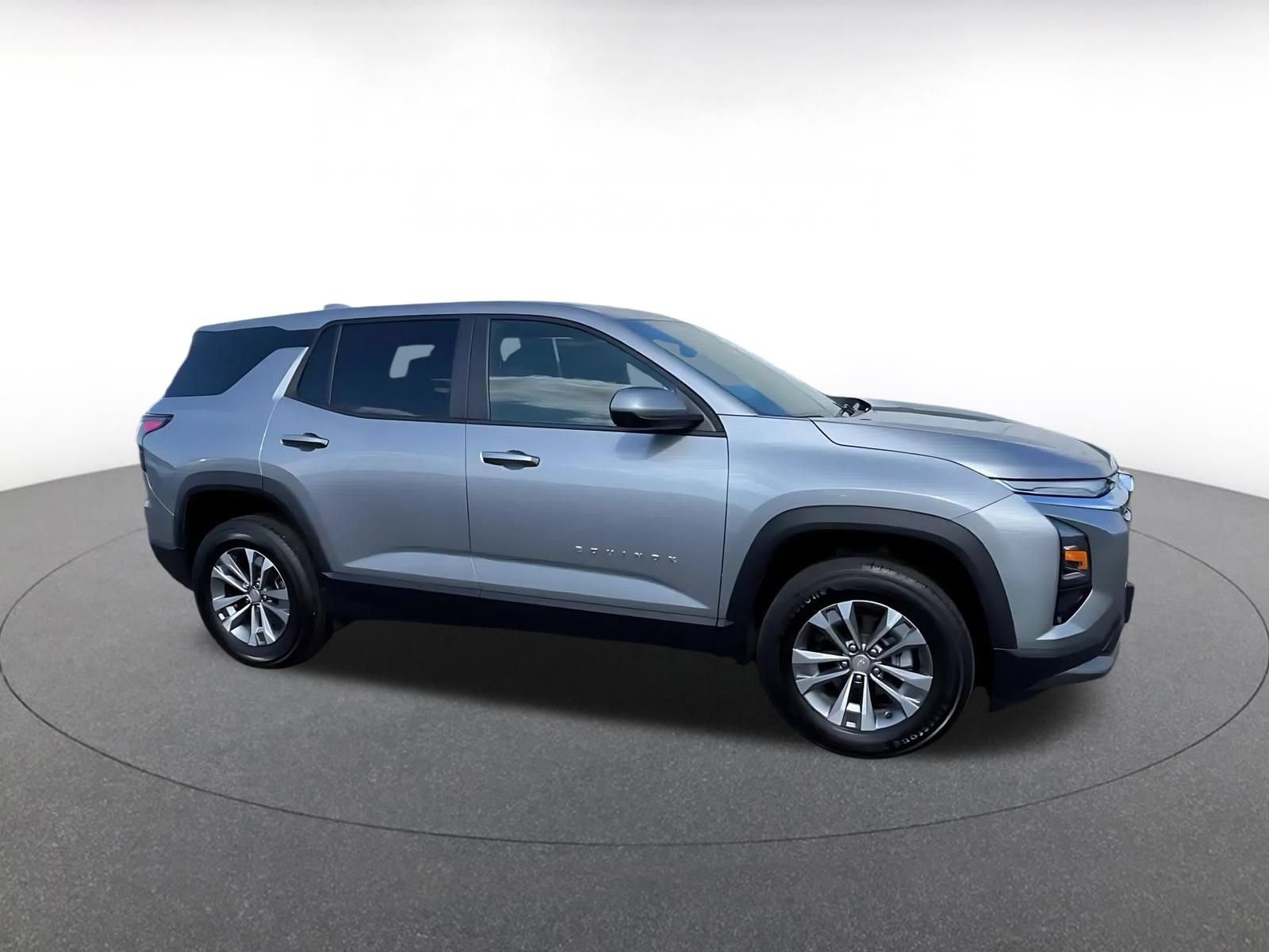 Used 2025 Chevrolet Equinox LT FWD image 2
